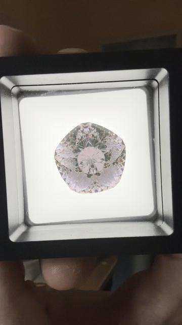 Сегодня я начинаю огранку «Прикосновение к совершенству» знаменитого мастера Виктора Тузлукова