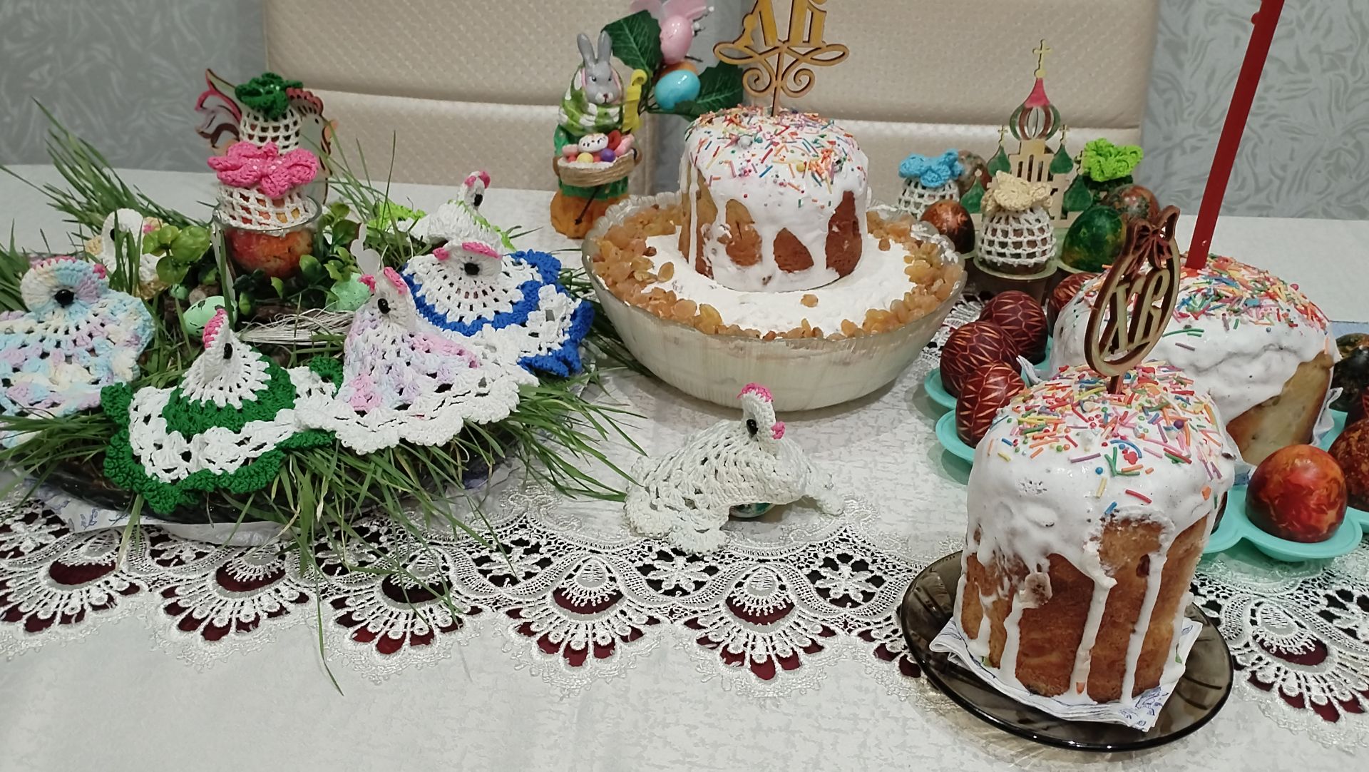 Посвятила куличи/коммуналка /нарядила стол/как живут в русской деревне..