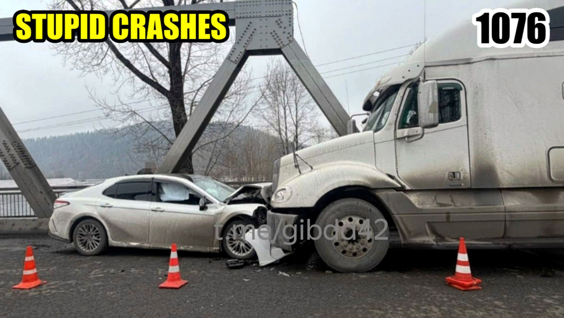 Подборка аварий и дтп на видеорегистратор. 12 04 26