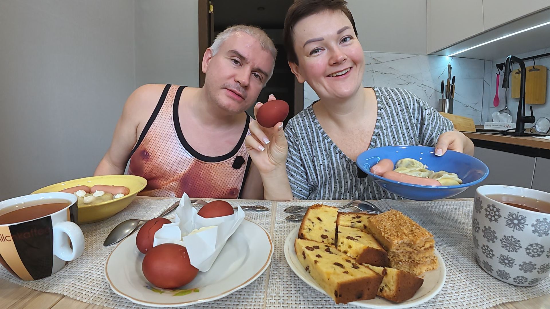 Мукбанг ОБЪЕДАЕМСЯ куличами, пасхой и ЯЙЦАМИ) Всё ли можно ОБЪЯСНИТЬ?! День КОСМОНАВТИКИ! Обед