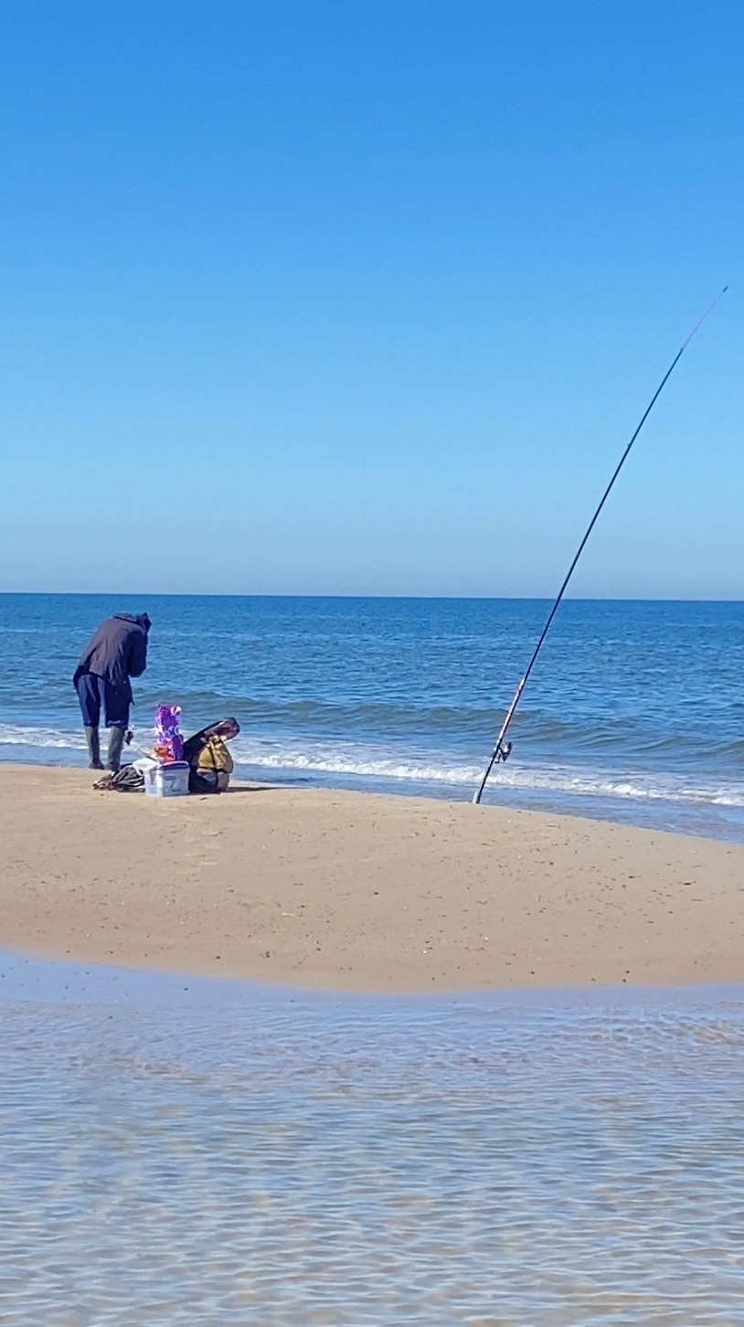 Отдых у моря на Пасху: рыбалка, прогулка