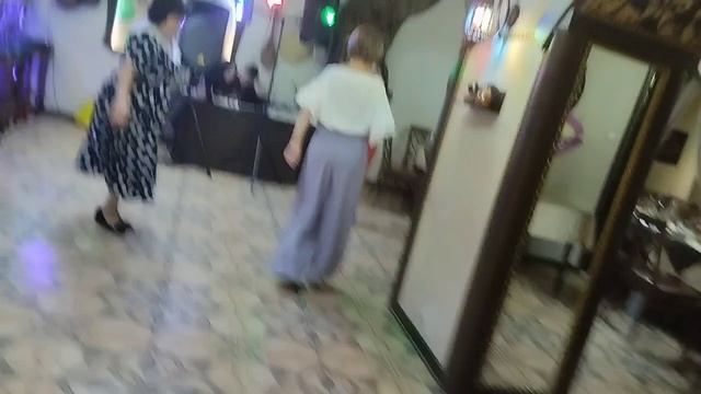 1001594142.mp4 [2026] (1) У мамы юбилей отмечает кафе,,Все наше друзья