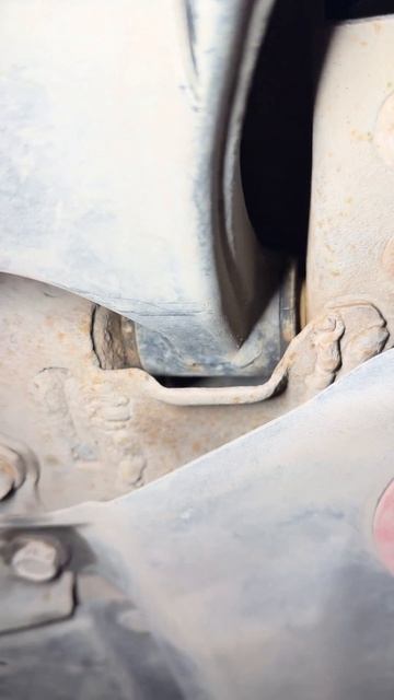 Стук спереди. Смотрим.