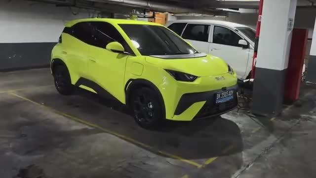 Беженец🇮🇩Бали. БЕРЕМ МИНИ-ЛАМБОРГИНИ И ЕДЕМ В АМЕД! ВЫБИРАЕМ ПЛАТЬЯ. ВЕНГЕРСКИЙ ГУЛЯШ ПО-БАЛИЙСКИ.