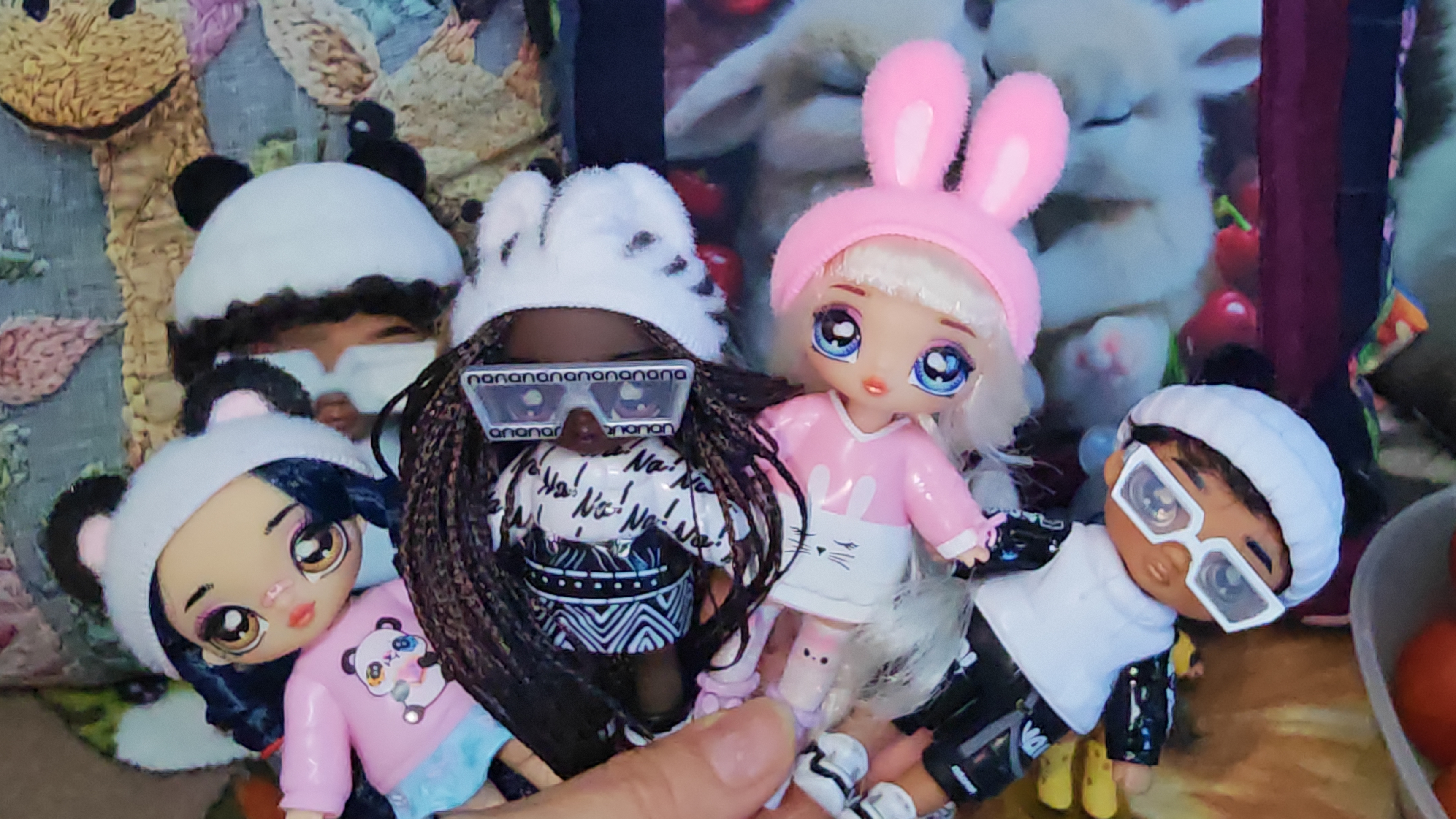 поздравляю вас с светлым праздником Пасхи, рассмотрим маленькую зайку на-на-на сюрпрайз и её друзей