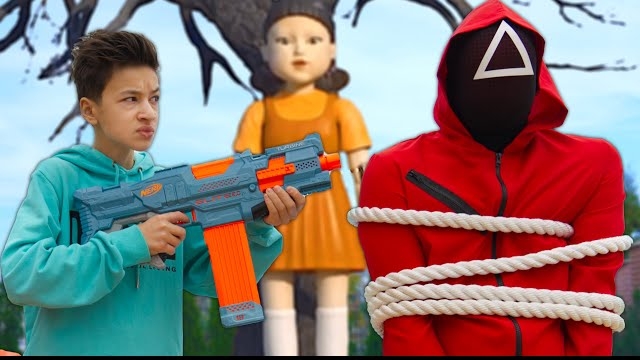 ПЕРВАЯ ИГРА В КАЛЬМАРА В РЕАЛЬНОЙ ЖИЗНИ ! SQUID GAME In Real Life