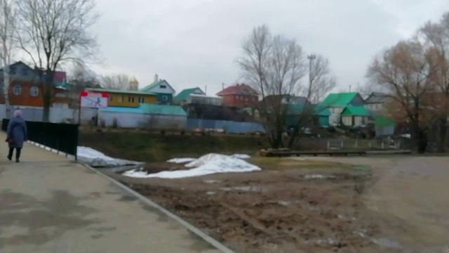 Вдалеке сияют златом церкви нашей купола