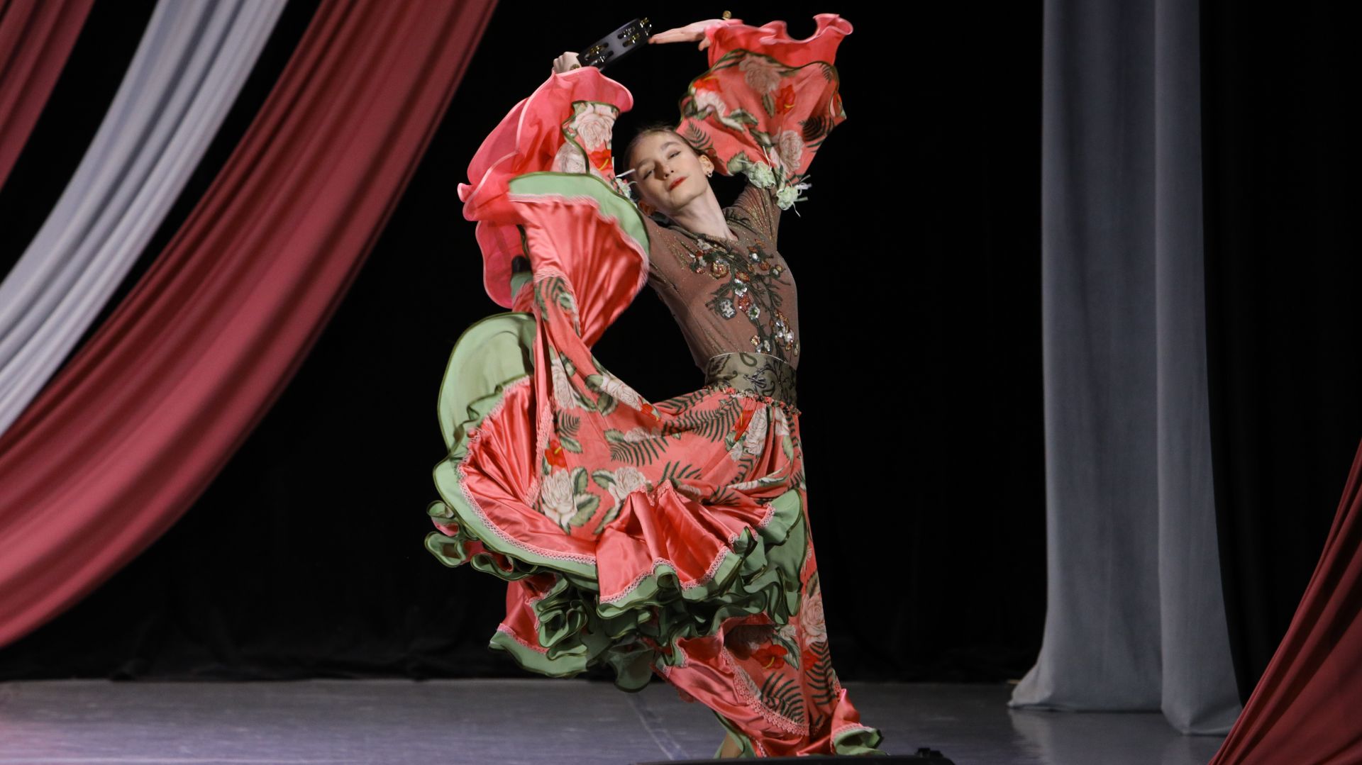 Машкова Любовь: Цыганский танец с бубном