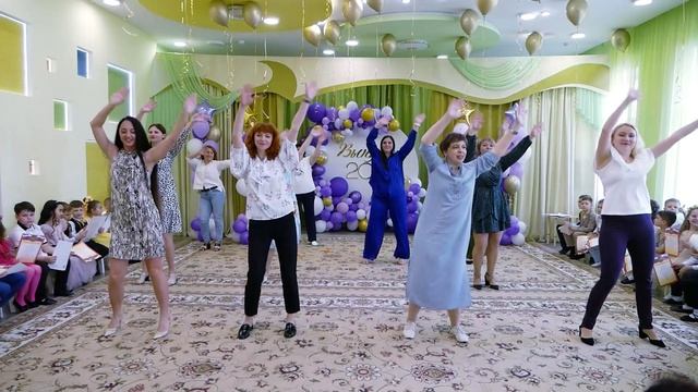 Сюрприз выпускникам от педагогов