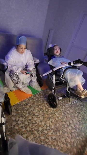 теперь это уже ежедневная процедура 😌 доброго всем дня друзья 💪 👸 🙂 #евасма1 #папасаша #вбольнич