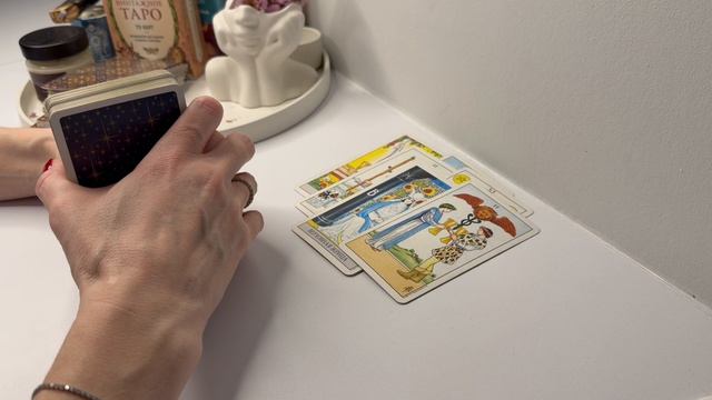 Что происходит вокруг вас ? Таро расклад