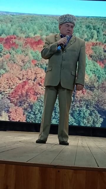 Күренекле җырчыбыз Рафис Уразаев башкаруындагы «Сарманым»ны бертуктаусыз тыңларга була