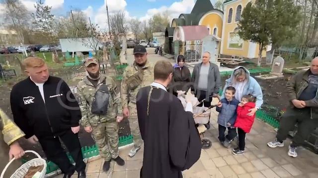 Тысячи пасхальных куличей — добровольцам и детям