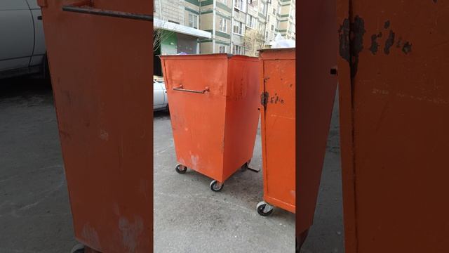 Осмотр мусорных баков в районе Левобережной,18,г Белгород