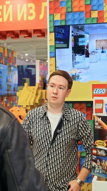 ПТИЧКА НАШЕПТАЛА! ПРЕДАТЕЛЬ НА ВЫСТАВКЕ ИЗ ЛЕГО! #дупщ #лего