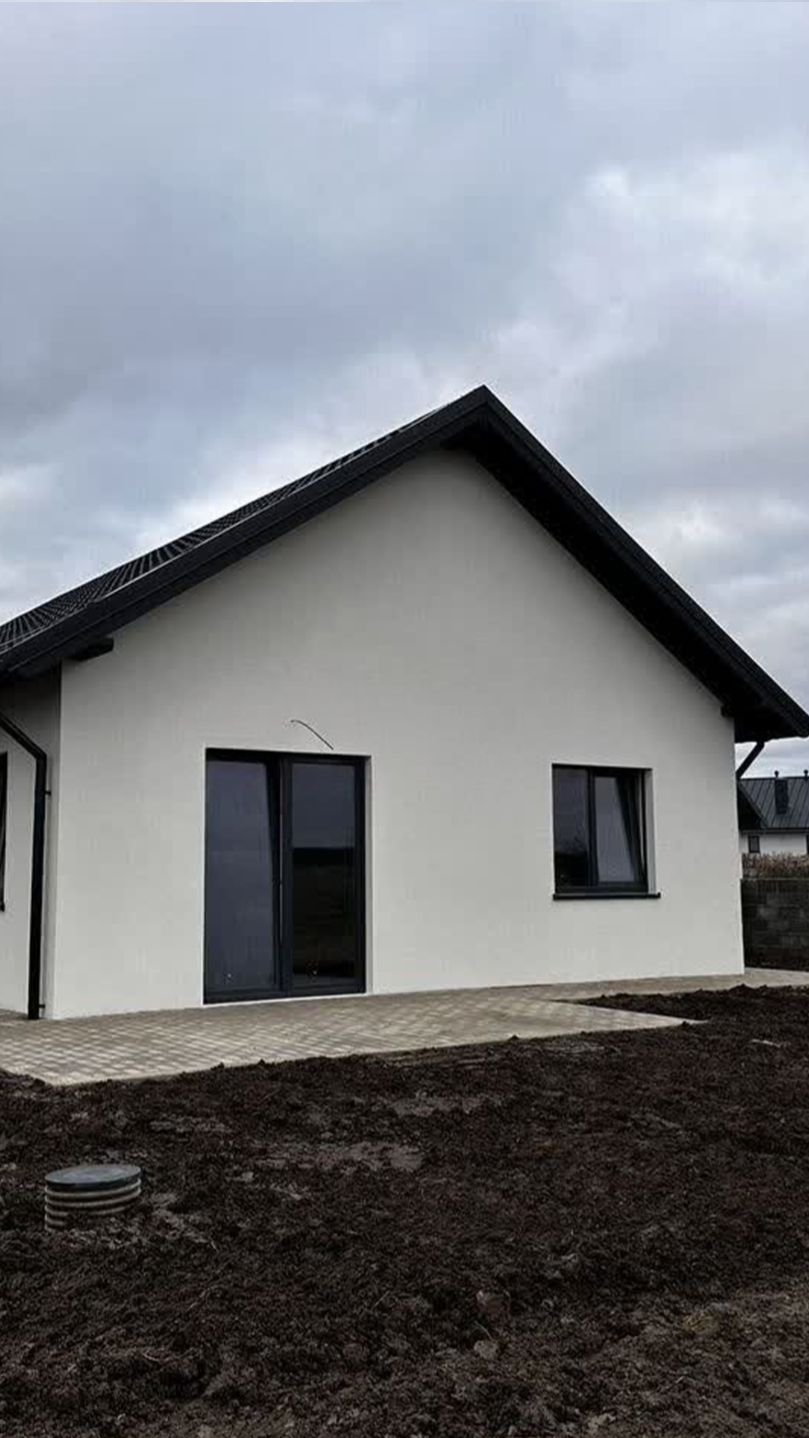 Территория вокруг дома в п.Константиновка