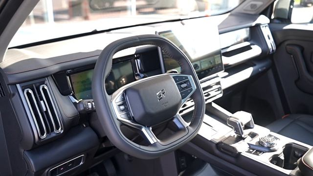 JETOUR T1. Цвет серебряный.