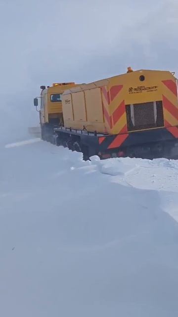 СФР 1 Фрезерно -роторный снегоочиститель на базе Камаз. Работа в аэропорту