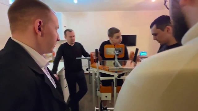 Отцы России» передали тренажёр одинокому отцу, воспитывающему сына-инвалида