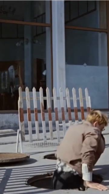 Увлечен беседой.