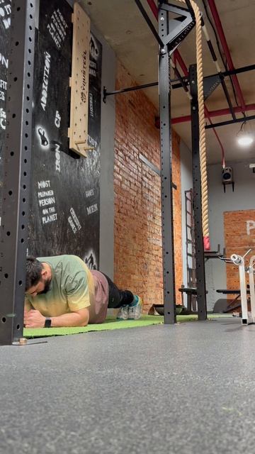 Планка на локтях