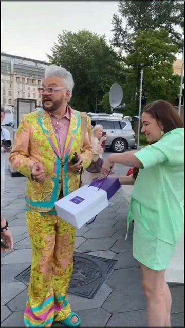 Встретились  с Филиппом Киркоровым @fkirkorov_newsbot после показа Валентина Юдашкина @valentinyudas