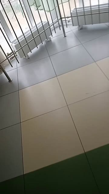 Я в школе с Егором.