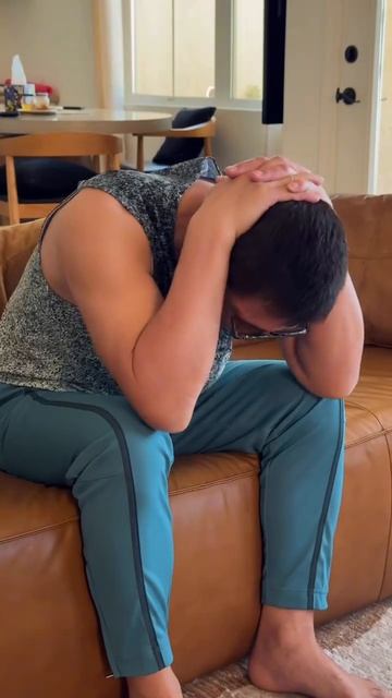 Давай снимем напряжение и боль с верхнего плечево пояса.