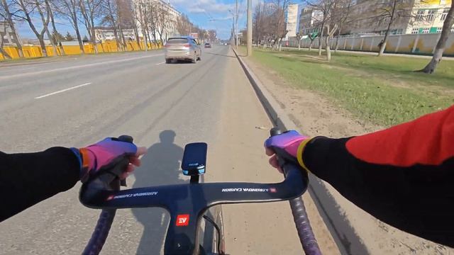 Еду на велосипеде по городу по магазинам