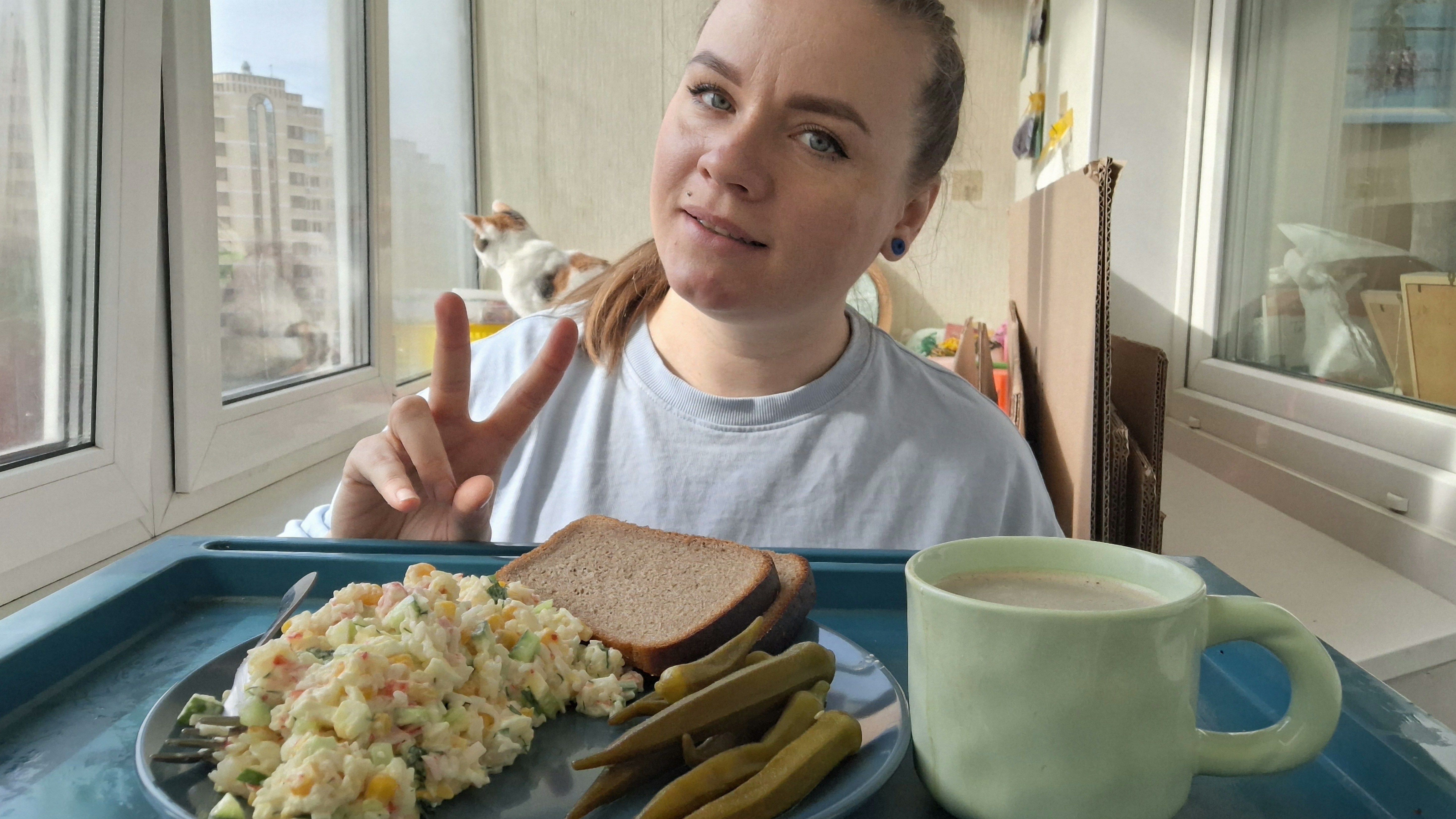 Крабовый салат, маринованная бамия и конечно же кофе | Пошлите завтракать