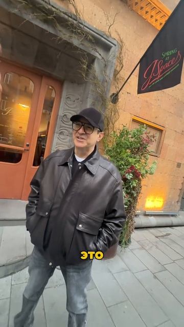 Кафе Гарика Мартиросяна в Ереване