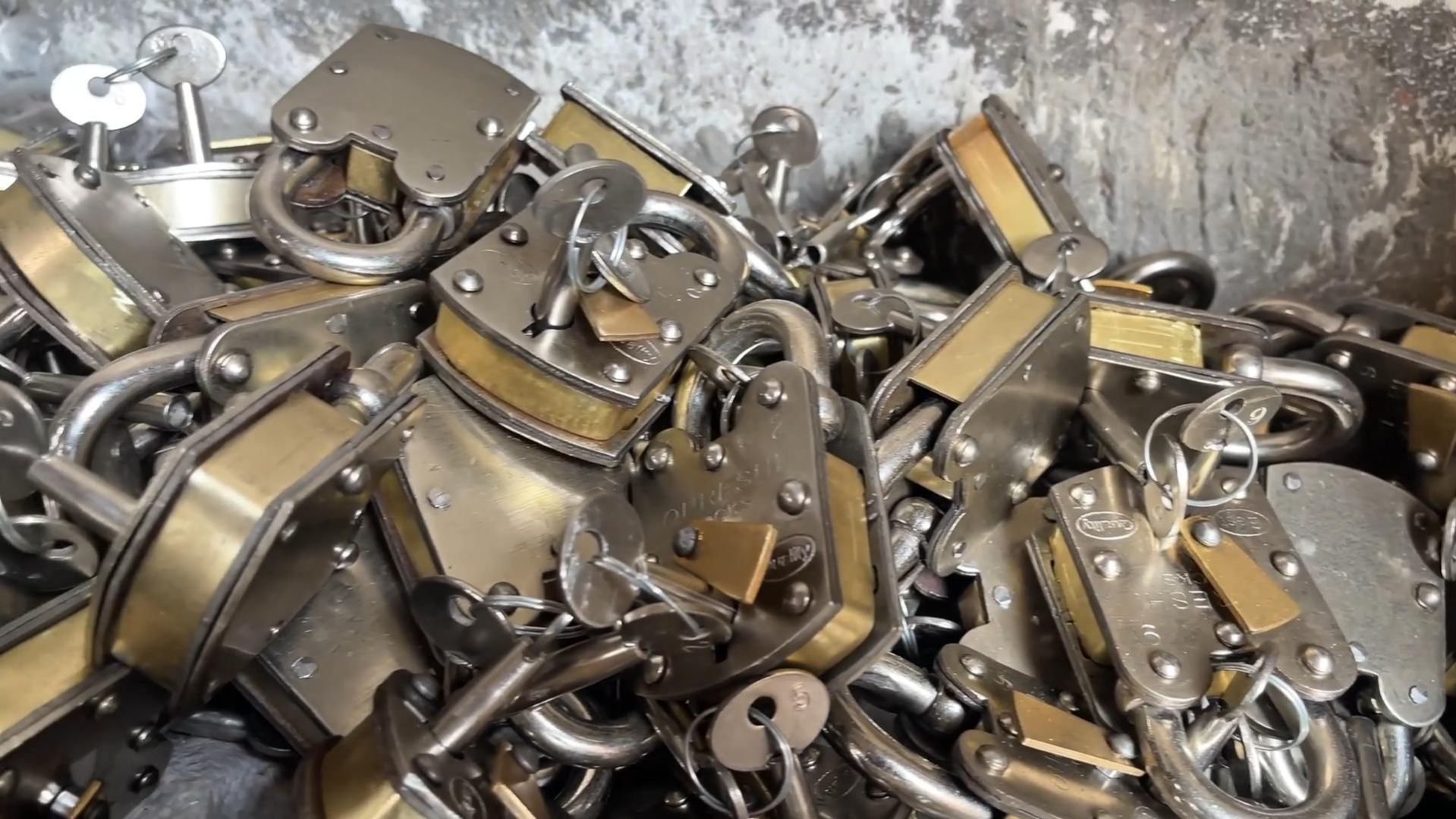 Невероятный процесс изготовления ключей и замков
