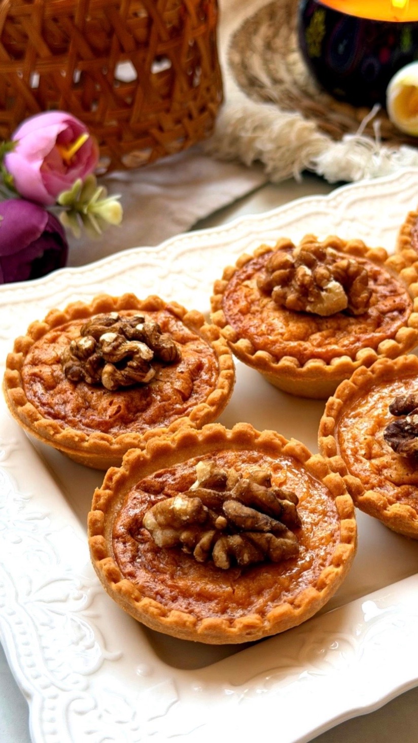 Вкуснейший десерт из вареной сгущёнки и сметаны за пару минут.