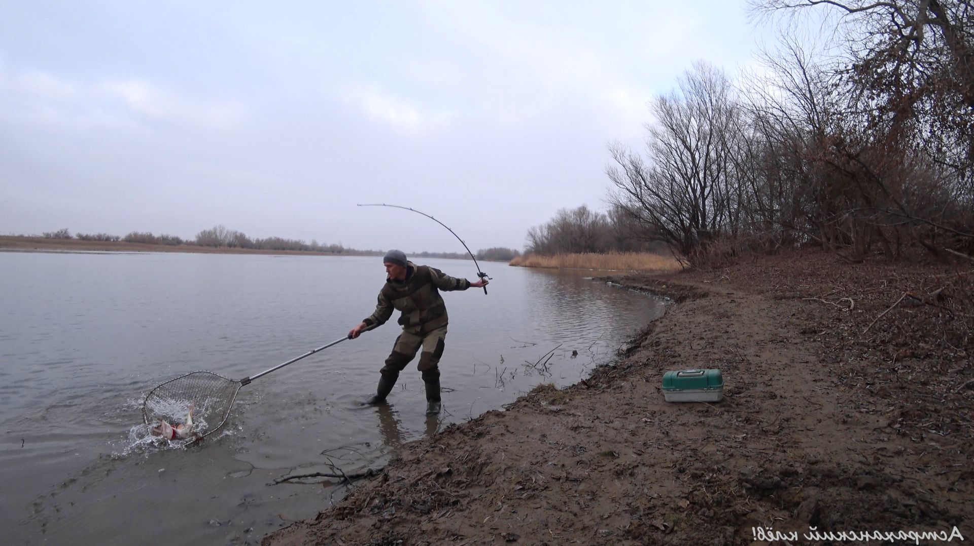 ЭТА МАНДУЛА ДОЛБИТ ЩУКУ ВЕЗДЕ. Осенняя рыбалка на щуку с берега. Рыбалка на щуку.