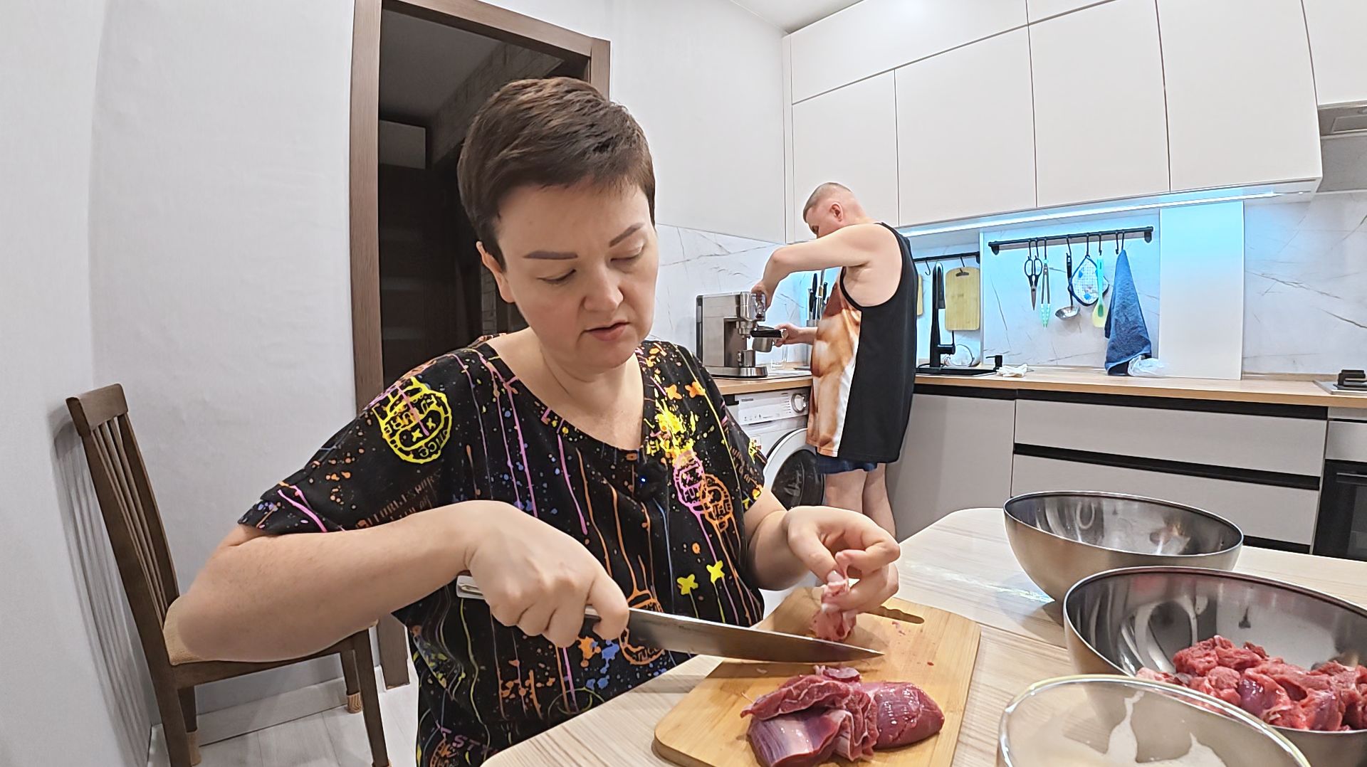 Вован УБЕЖАЛ с кухни, когда я ему всё ВЫСКАЗАЛА за ВЫКРУТАСЫ! Готовлю САМА гуляш на ужин! Кофе Влог