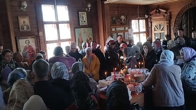 11 апреля Великая Суббота, окропление яиц, куличей, пасох.