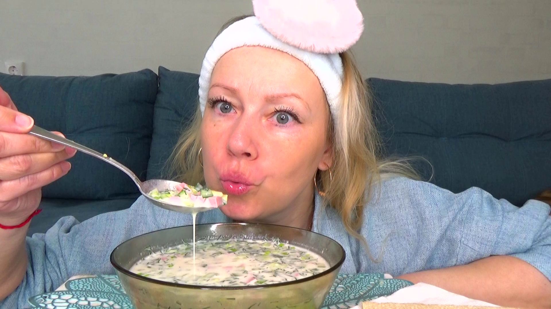 Мукбанг от Яновны Открываю сезон Окрошка на кефире.Еда вкуснота.