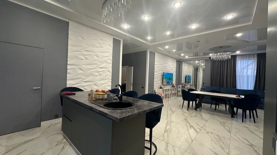 Отличный дом с эркером 140кв.м. 7соток 3комнаты 2сан узла 2 гардеробные. Краснодарский край, Армавир