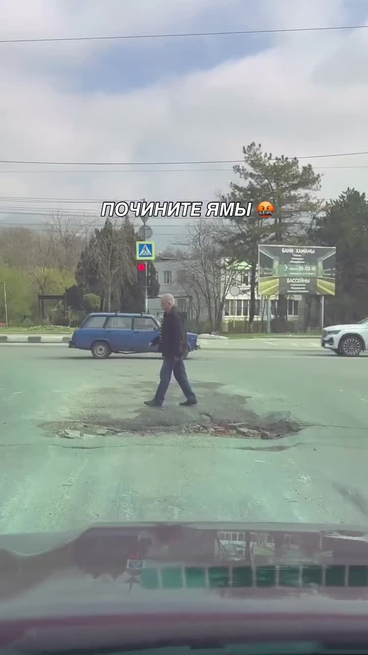 Луначарского огромная дыра прям в центре