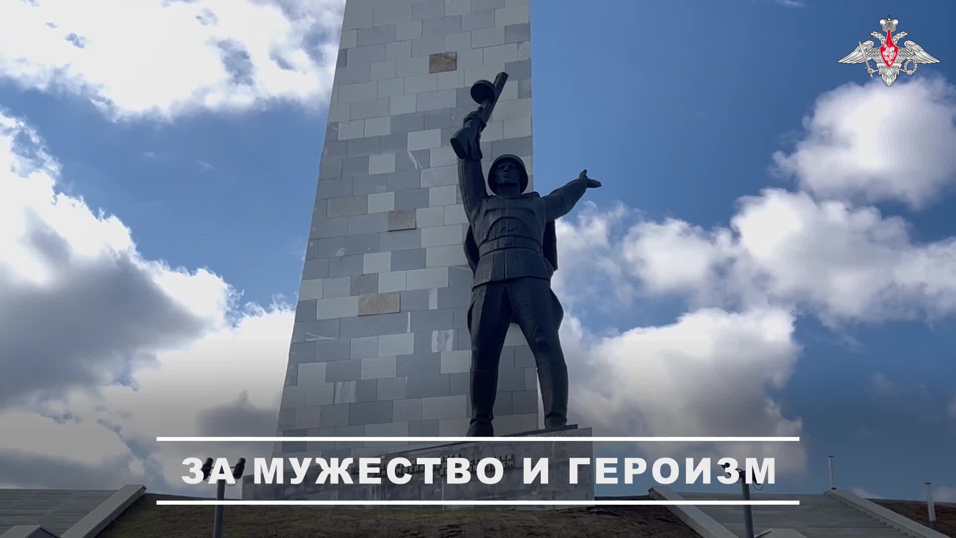 Бойцам 1642-го отдельного мотострелкового батальона «Кедр» 90-й гвардейской танковой дивизии груп...