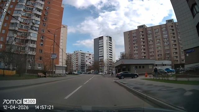 Toyota FJ Cruiser Р061ВХ799
Обгон на пешеходных переходах. Перед этим выезд на дорогу через сплошную