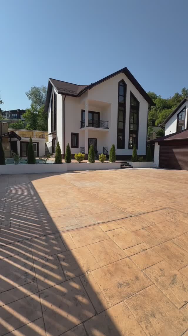 Шале в Сочи с видом на горы.