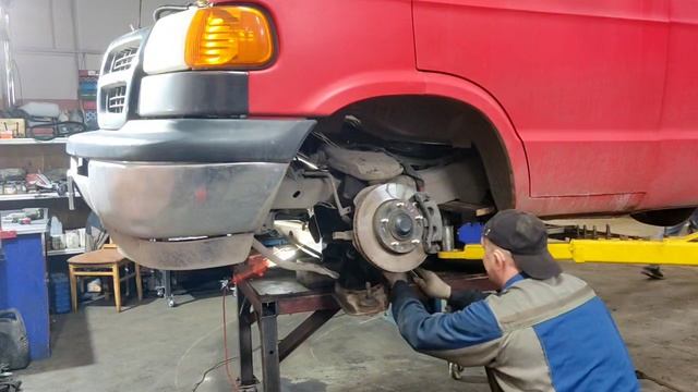 Dodge RAM Van III. Замена коллектора выпускного с/у двигателя 2 часть