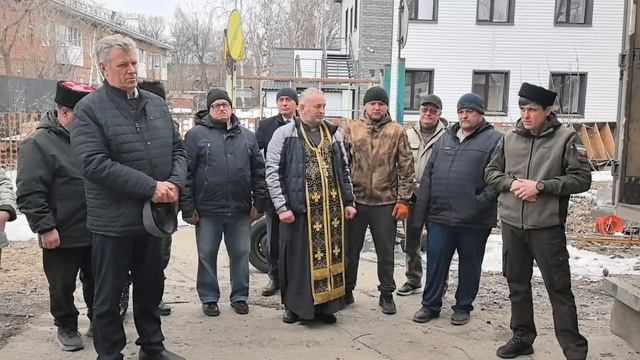 Глава Назаровского округа Александр Гейнрих перед отправкой гуманитарного груза