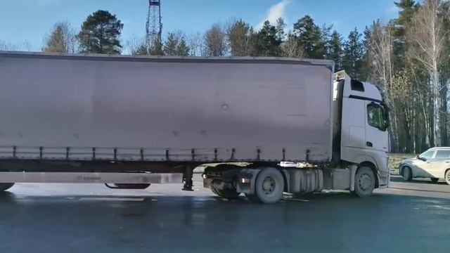 Большая погрузка гуманитарной помощи отправлена из штаба нашего поселка/ Урал рулит.