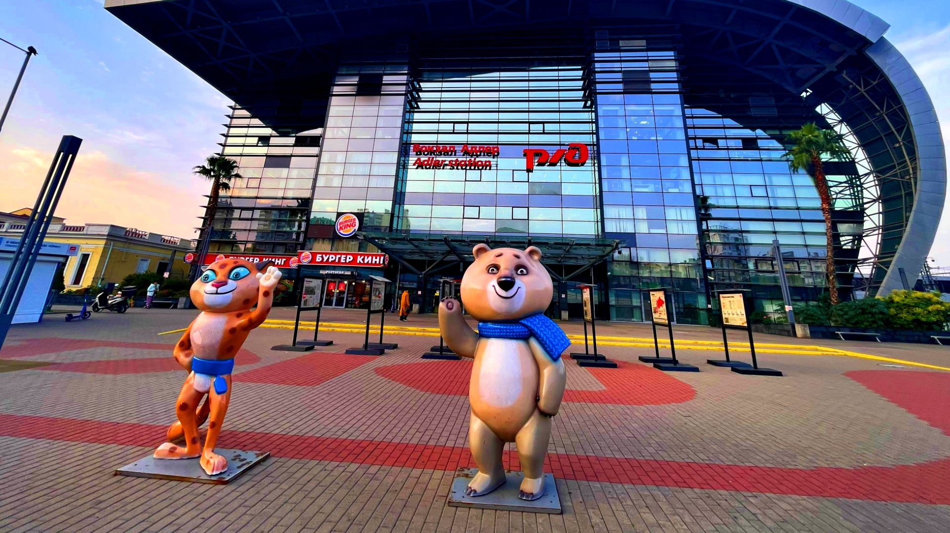 ЖД ВОКЗАЛ У ЧЁРНОГО МОРЯ. МОРЕ ВОЛНУЕТСЯ! СОЛНЫШКО ВЗОШЛО! 25.11.2025 г.