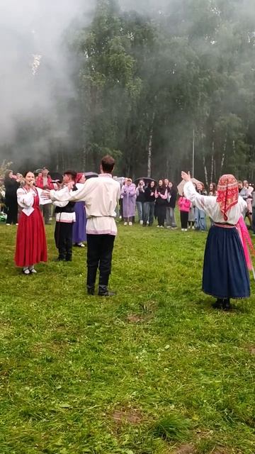 Народные гуляния на Ивана Купалу в Костроме. Под 