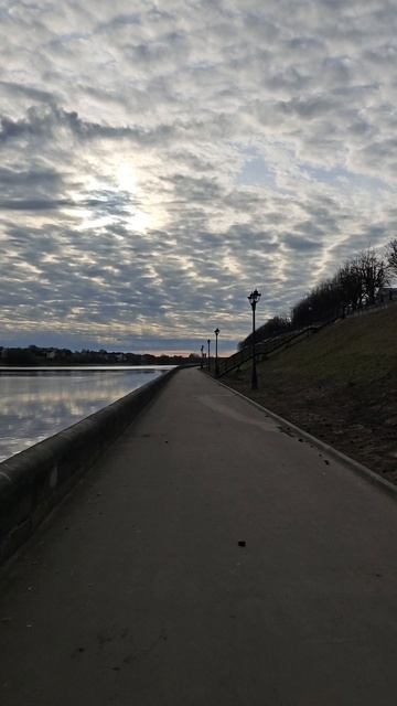 Россия, г.Тверь 14.04.26, 7:30 утра, +5°С   Маяковский подкаблучник