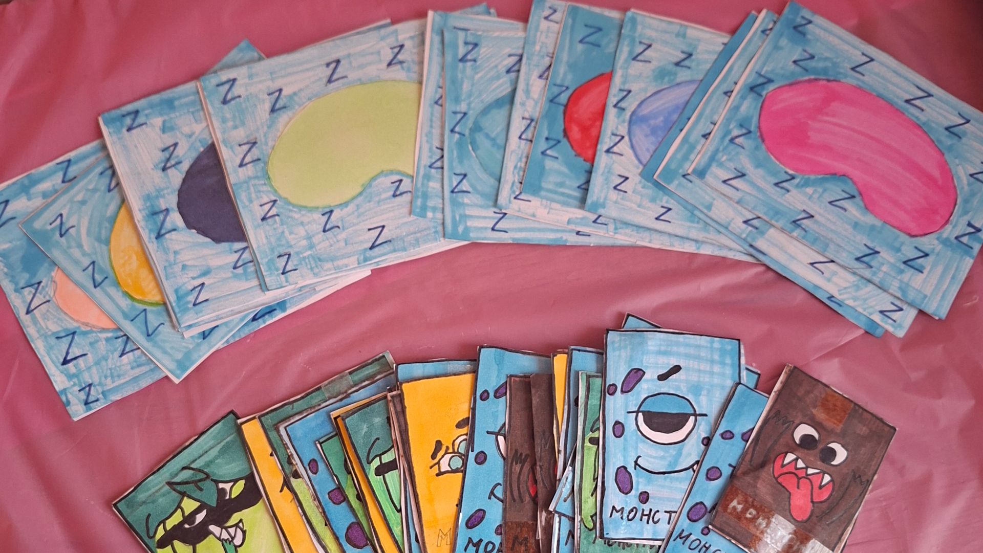 Маски для сна и монстриксы