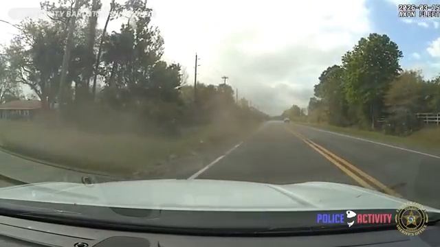 74 Полиция разыскивает вооруженного подозреваемого, который избил и похитил женщину